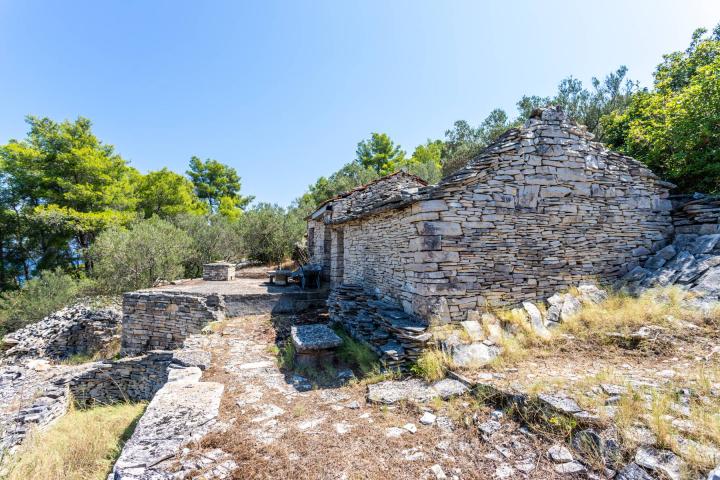 Korčula, atraktivno građevinsko zemljište 1. red uz more