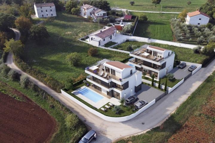 Istra, Poreč,  moderna i elegantna samostojeća vila NKP 233 m2 na  uređenoj okućnici 