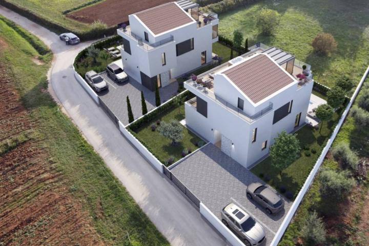 Istra, Poreč,  moderna i elegantna samostojeća vila NKP 233 m2 na  uređenoj okućnici 