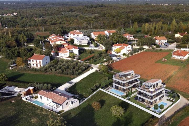 Istra, Poreč,  moderna i elegantna samostojeća vila NKP 233 m2 na  uređenoj okućnici 