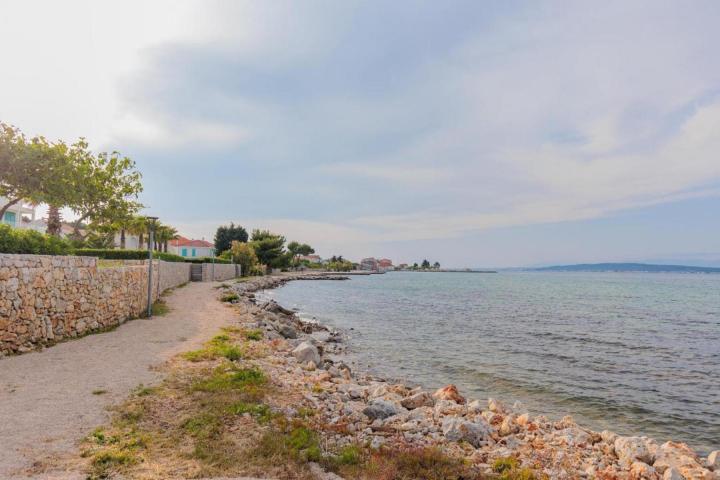 Otok Pašman, Dobropoljana, iznimna kamena vila u drugom redu do mora