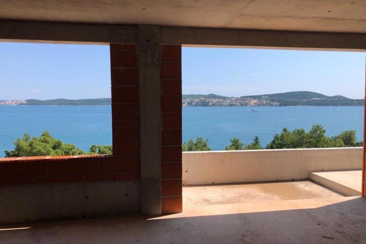 Trogir – okolica, dvosoban stan s pogledom na more NKP 107. 47 m2