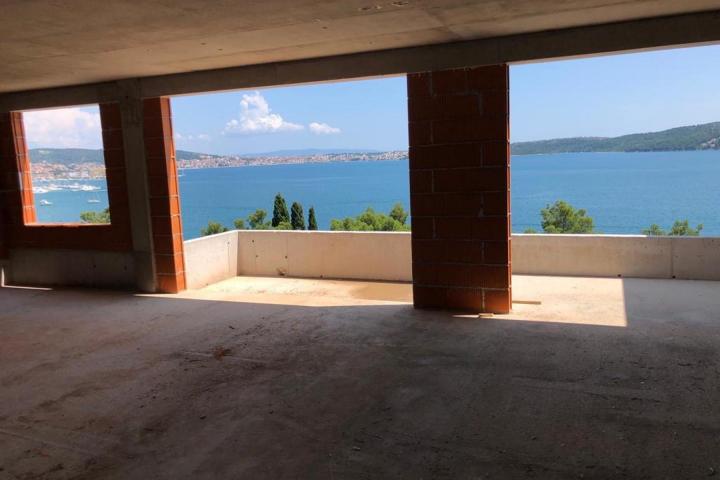 Trogir – okolica, dvosoban stan s pogledom na more NKP 107. 47 m2