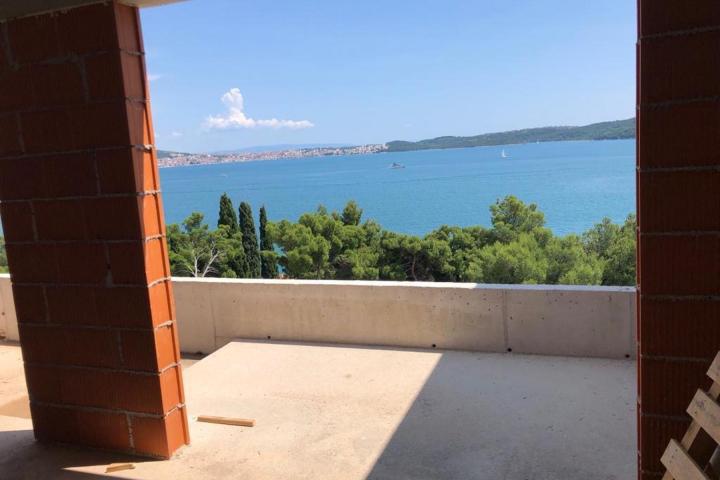 Trogir – okolica, dvosoban stan s pogledom na more NKP 107. 47 m2