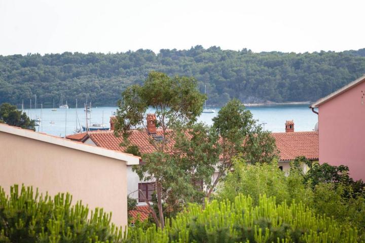 Pula okolica, trosobni penthouse, drugi kat, ukupno 157 m2, pogled na more, garaža