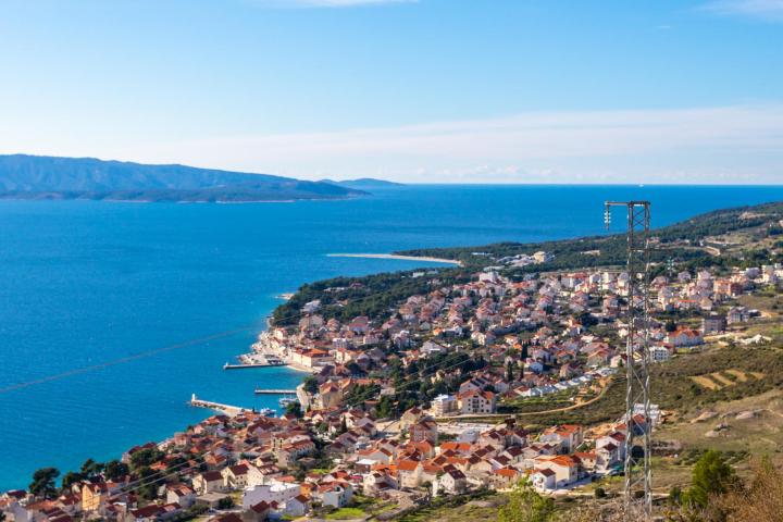 Brač, Bol, atraktivna poljoprivredna parcela površine 130. 000 m2, moguća gradnja