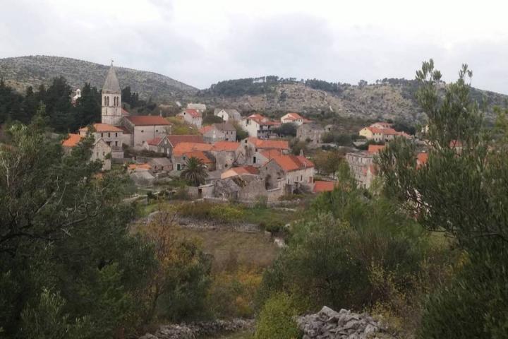 Brač, Dračevica građevinsko zemljište 