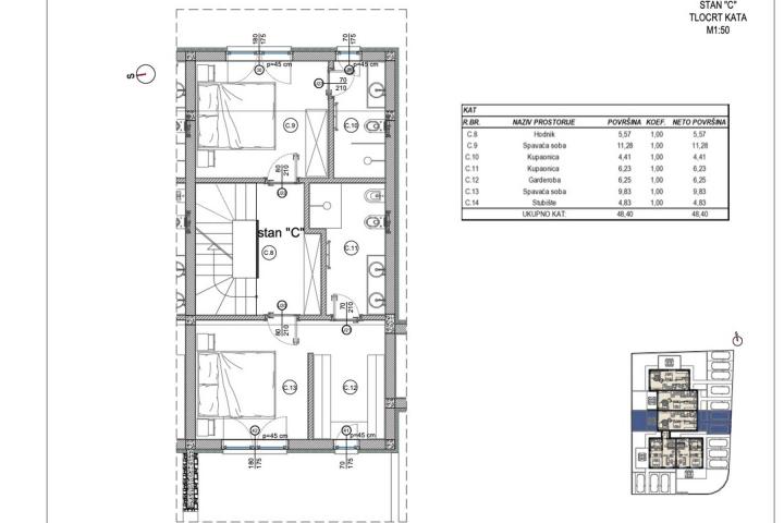 Poreč, prekrasan  trosobni stan u kući u nizu od 125 m2 s velikim vrtom