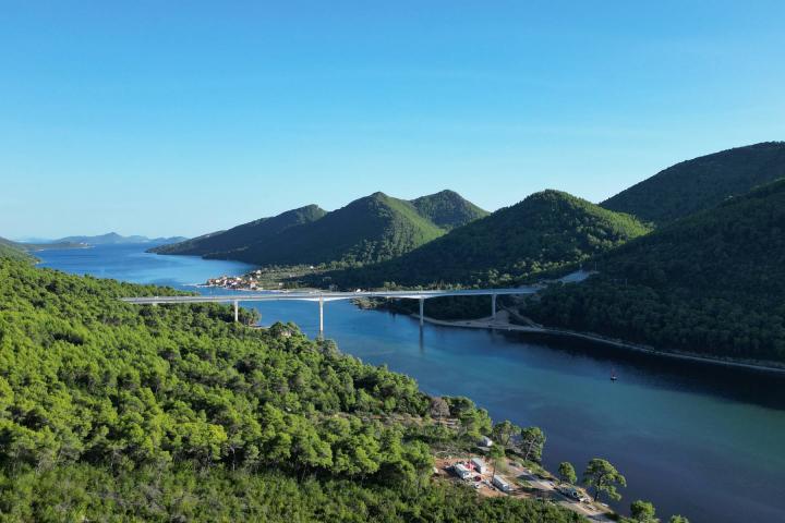 Ston, zemljište prvi red do mora