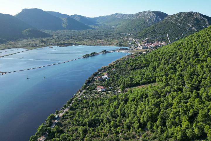 Ston, zemljište prvi red do mora