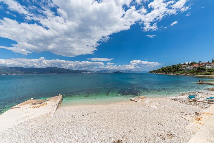 Otok Čiovo - prekrasna vila direktno na plaži 