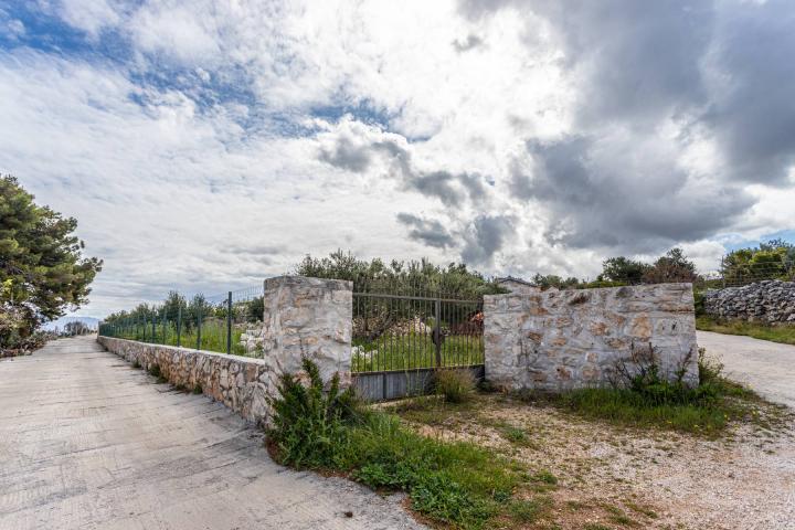  Brač, Supetar kamena kuća s pogledom na more