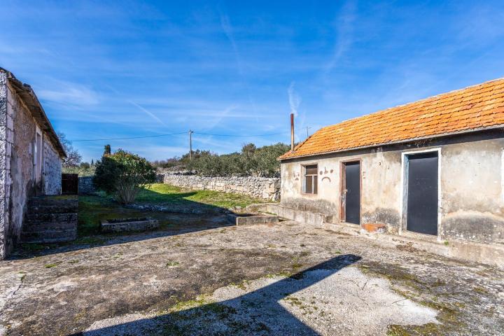 Trogir - autohtono dalmatinsko imanje 