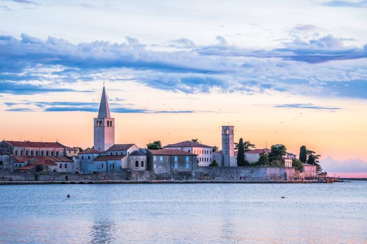 Poreč, dvosoban stan s vrtom, pogled na more, NKP 80 m2