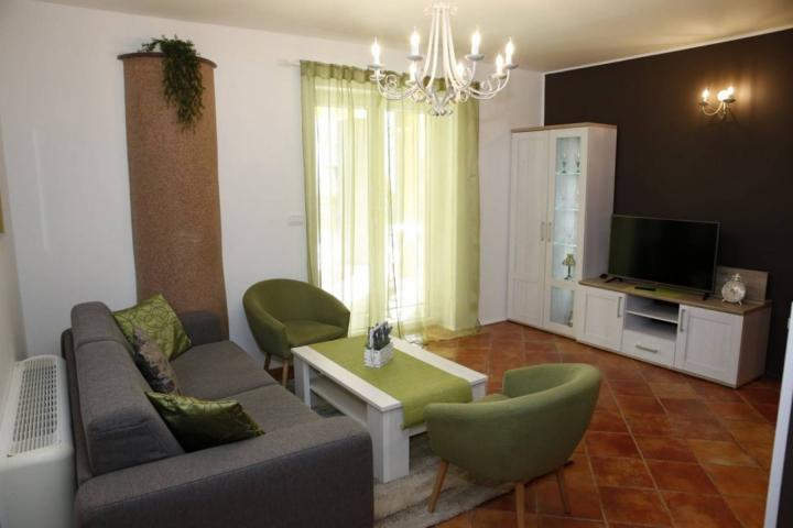 Vodice, odlična vila 850 m2 na top lokaciji