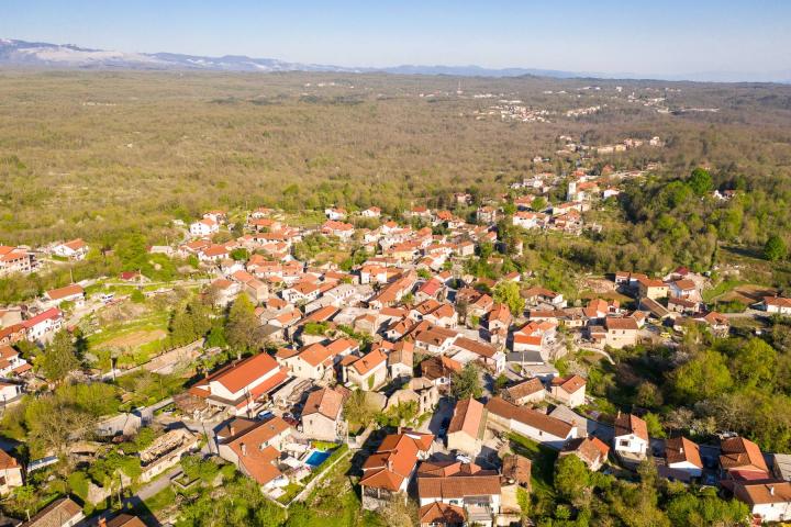 Brgud, šarmantna kamena kuća s bazenom 