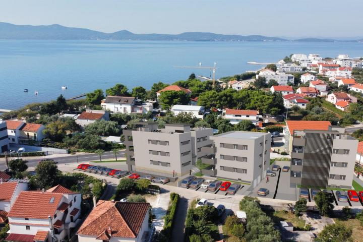 Zadar, Sukošan, dvoetažni stan s krovnom terasom i pogledom na more