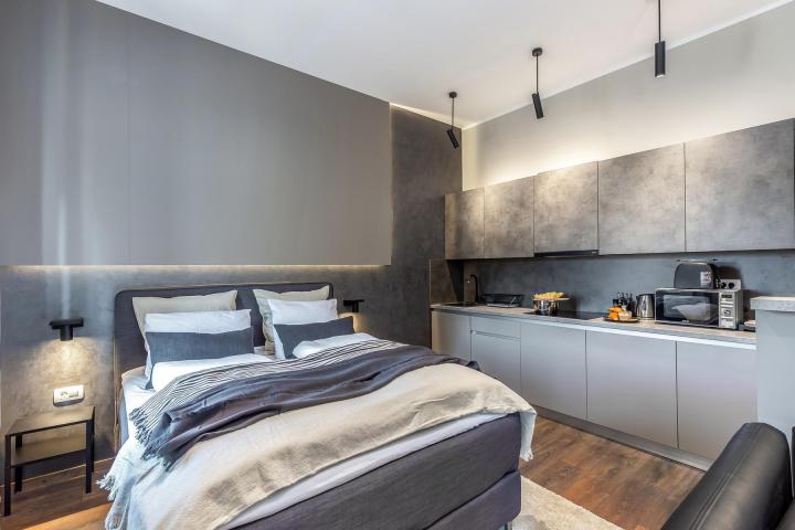 Rijeka, Centar, novouređen luksuzan stan NKP 78 m2 s tri apartmana