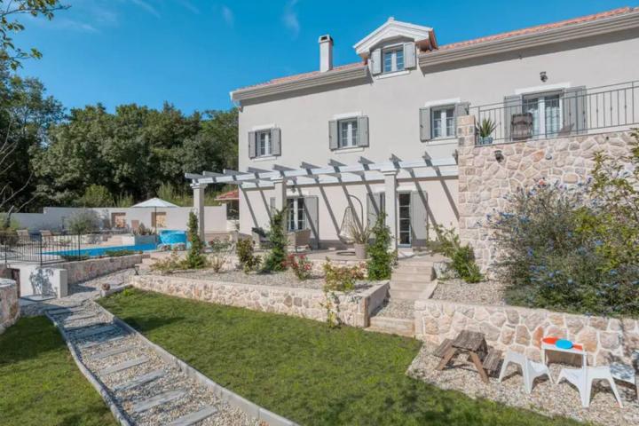 Crikvenica, Drvenik, moderna vrhunski dizajnirana villa s bazenom