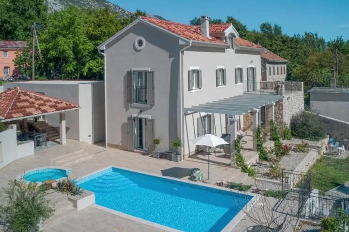 Crikvenica, Drvenik, moderna vrhunski dizajnirana villa s bazenom