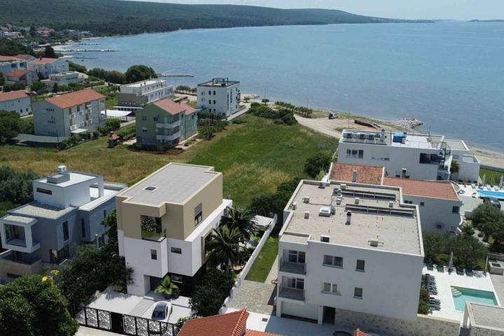 Zadar, Sukošan, moderna villa s bazenom i pogledom na more