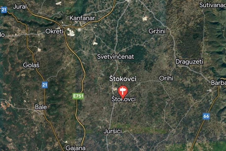 Svetvinčenat, Štokovci, građevinsko zemljište 919 m2, ravno i očišćeno