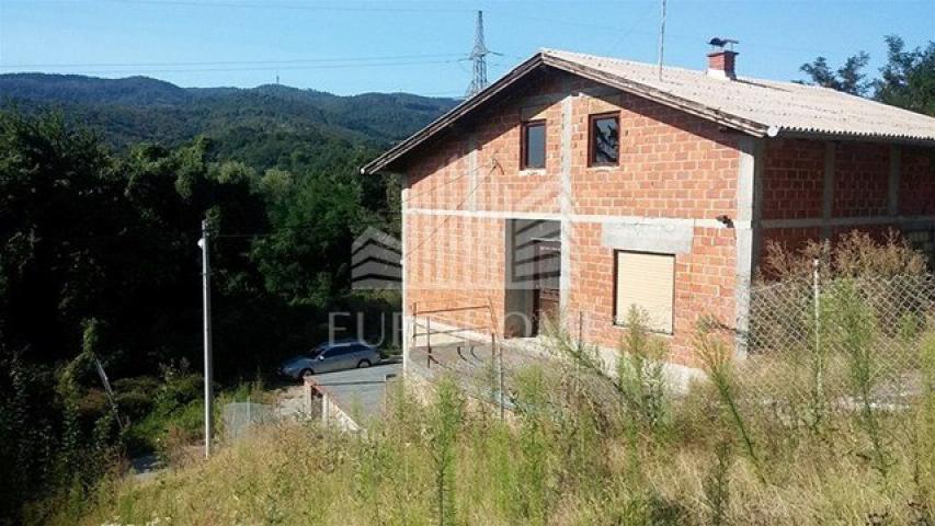 KUĆA S DVA STANA 248 m2, REMETE