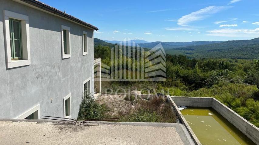 GROŽNJAN, VILA 184m2, ZEMLJIŠTE 2442m2 