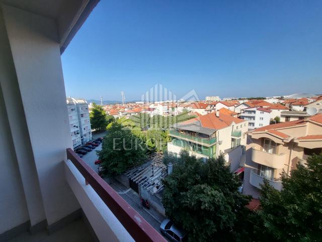 Zadar, Bulevar, kompletno renoviran stan, 99m2, 2575€/m2 - 