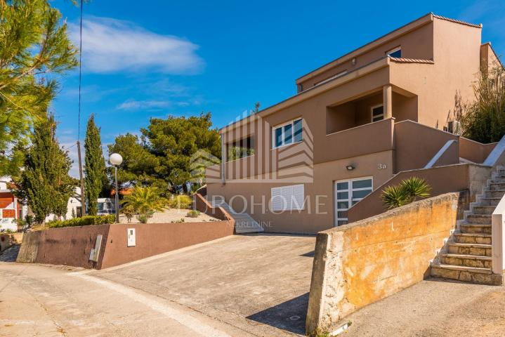 Prekrasna villa uz more, 165 m2, Dugi otok, Savar