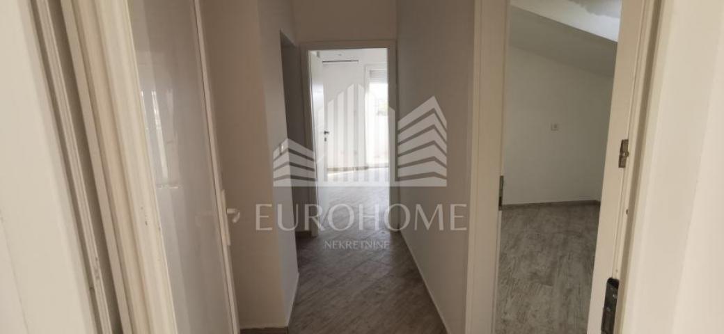 Turanj, apartman 64m2 200 m od mora +parking + 150 m2 zemljišta