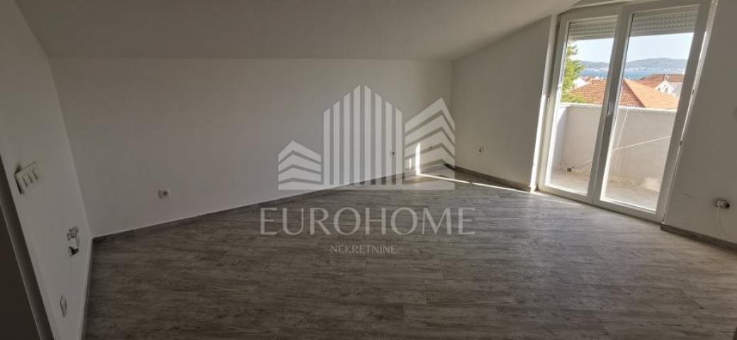 Turanj, apartman 64m2 200 m od mora +parking + 150 m2 zemljišta