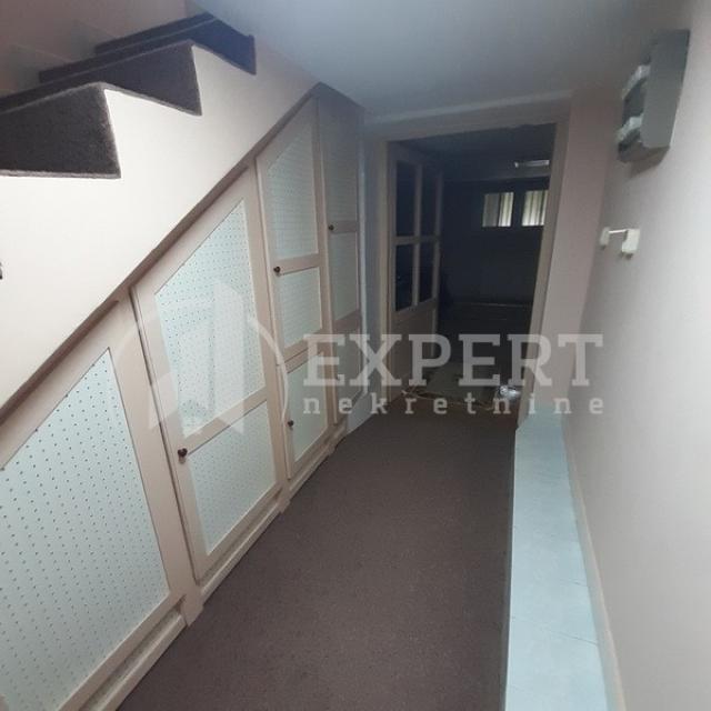 Lux porodična kuća, 250m2, plac 211m2, Donja Vrežina