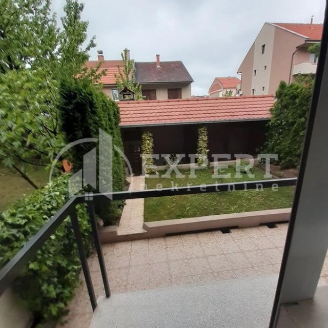 Lux porodična kuća, 250m2, plac 211m2, Donja Vrežina