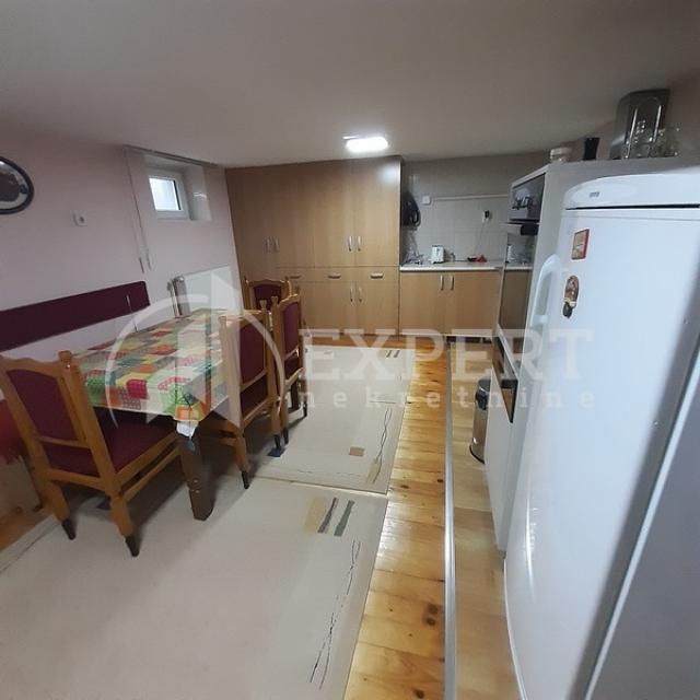 Lux porodična kuća, 250m2, plac 211m2, Donja Vrežina