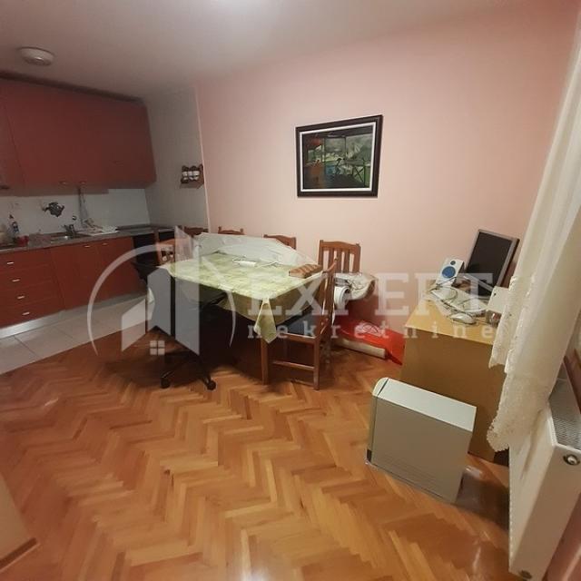 Lux porodična kuća, 250m2, plac 211m2, Donja Vrežina