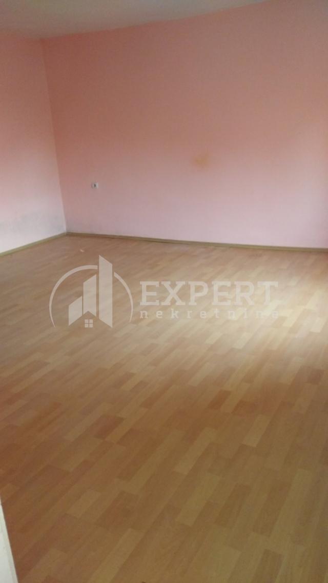 Apartmanska kuća  311m2, 5. 24a, Pantelej