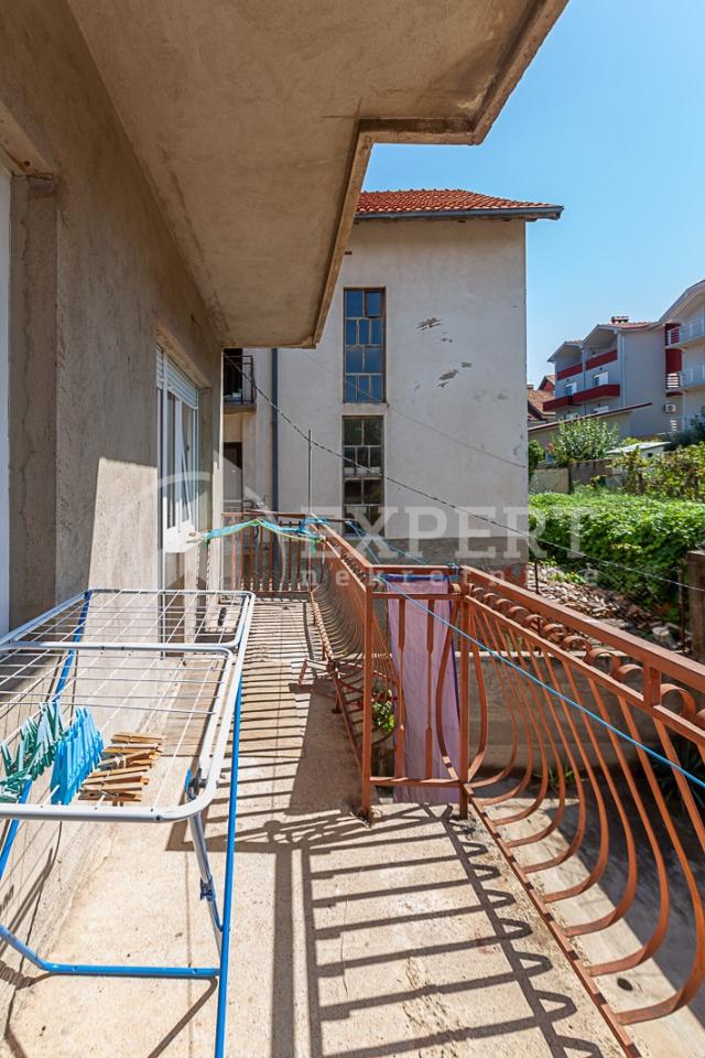 KUĆA NA BUBNJU, kod hotela Tami Residence, dvorište 118m2, 186m2