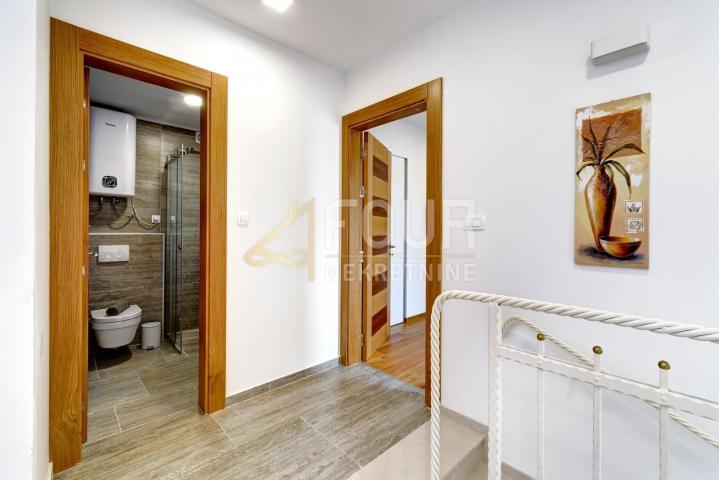 Flat Dramalj, Crikvenica, 202,41m2