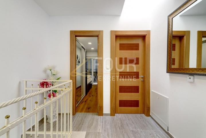 Flat Dramalj, Crikvenica, 202,41m2