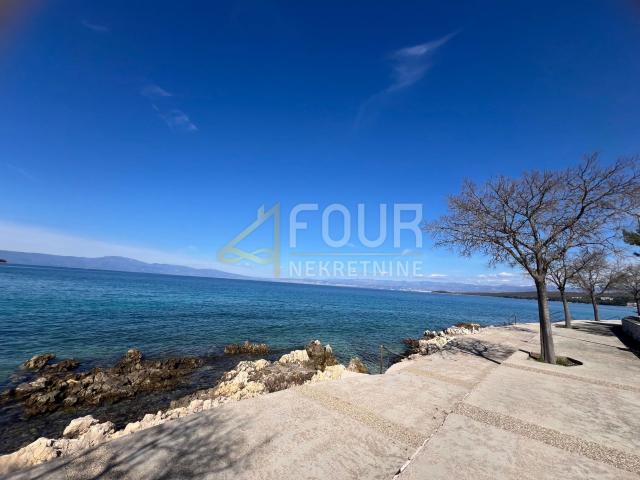 Otok Krk, Malinska, 1s+db, 45. 48m2, 150m od mora