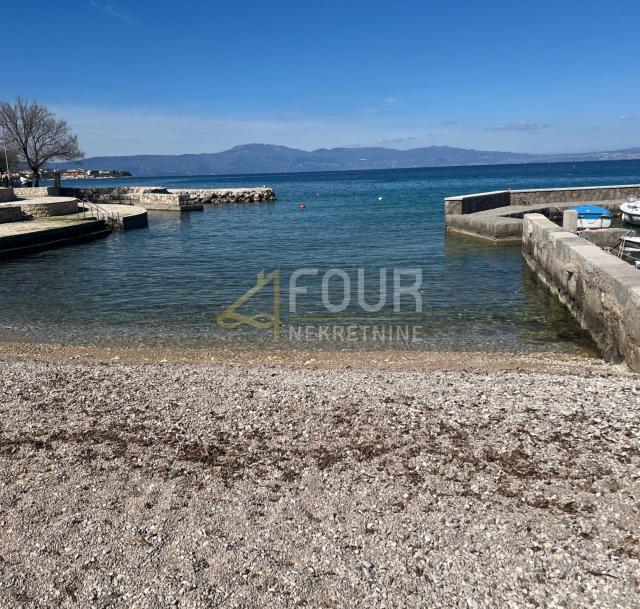 Otok Krk, Malinska, 1s+db, 45. 48m2, 150m od mora