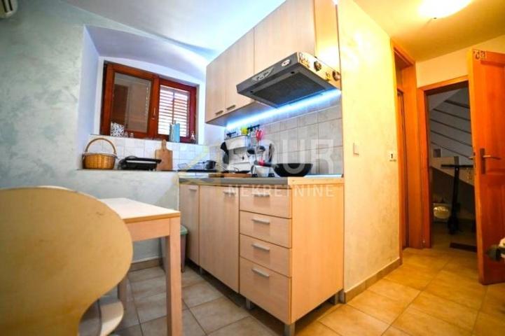 PRILIKA! Otok Cres, grad Cres, 20. 12m2, 1skl