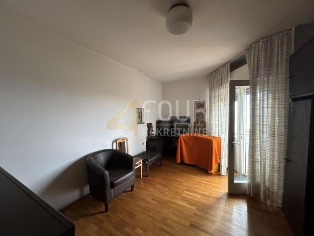 Rijeka, Pećine, 76. 32m2, 2s+db, balkon, pogled na more!