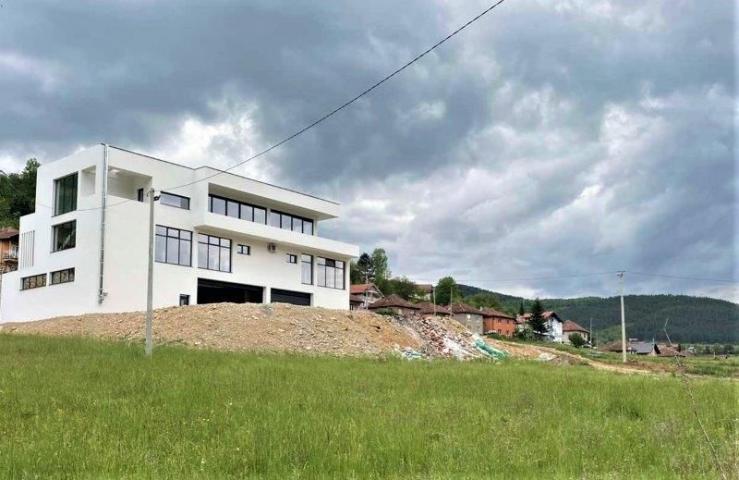 Izdaje se poslovni objekat, 583 m2, Brodarevo, Prijepolje