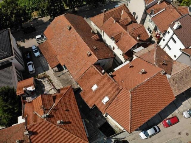 Prodaje se kuća 90 m2 sa lokalom 32 m2, ul. Sestara Minić 2, Prijepolje