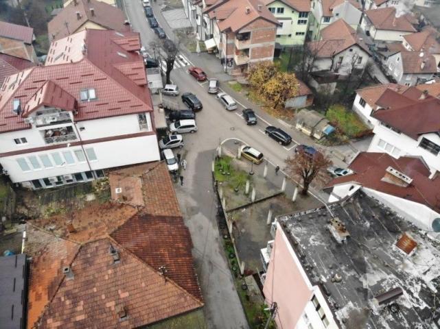 Prodaje se starija kuća sa lokalom, ul. Svetomira Pejovića 4, Prijepolje