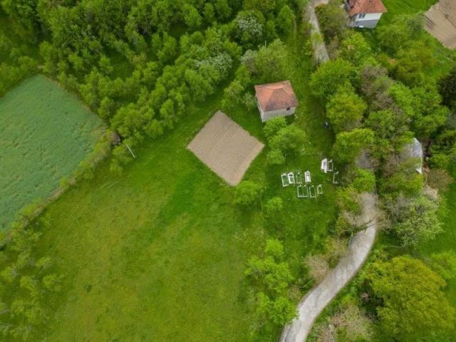 Prodaje se seosko domaćinstvo sa 64 ara zemlje, Dušmanići, Prijepolje