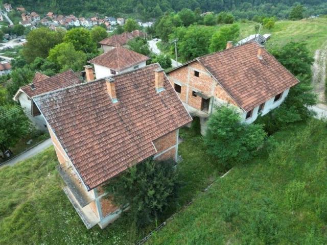 Prodaju se 2 kuće 280 i 270 m2, Peselja, Prijepolje