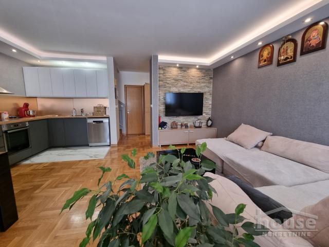 Stan NOVI SAD, SOCIJALNO, kv: 86, € 213200, ID: 1056359